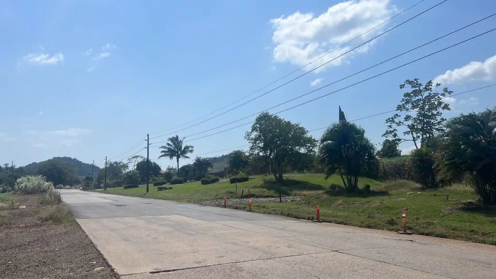 route dans la ville de Rousseau Panama