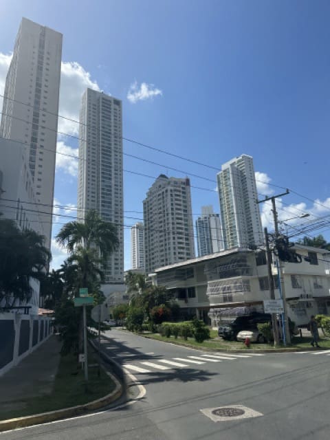 gratte-ciel dans la ville de Coco del Mar Panama