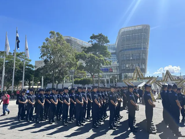 défilé police à San Salvador, Salvador