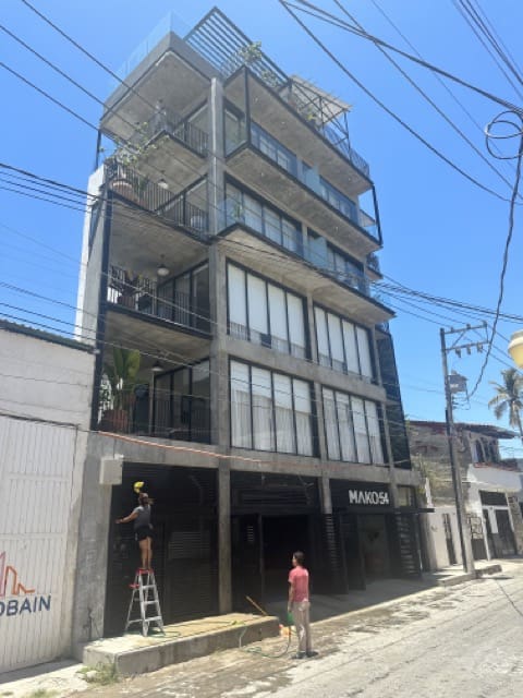 nouveau batiment à Lazaro Cardenas Puerto Vallarta