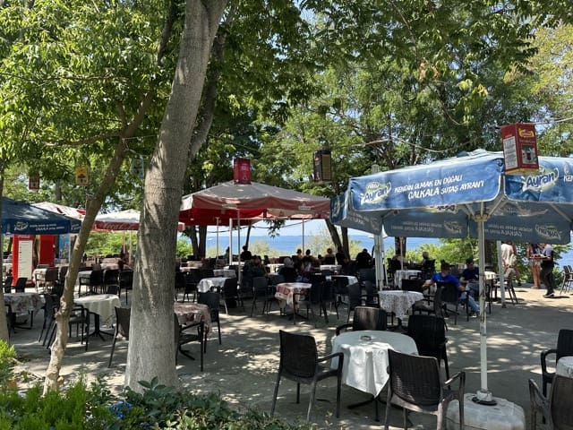 cafe avec vue du bosphore à moda , istanbul