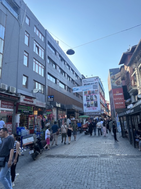 rue pietonne à besiktas, istanbul