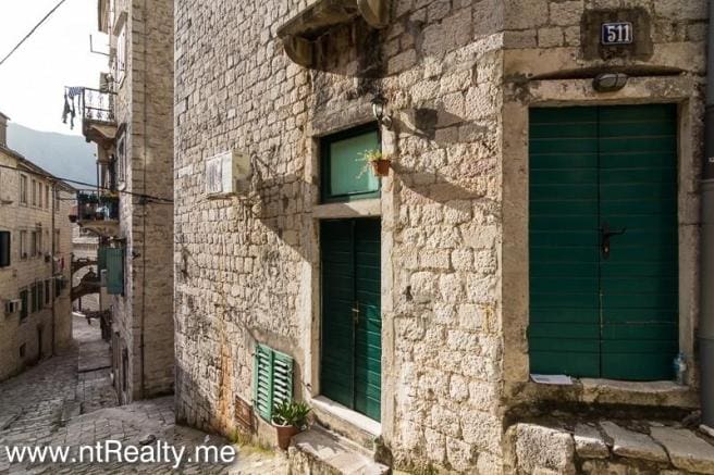 maison ancienne à vendre dans le centre de Kotor
