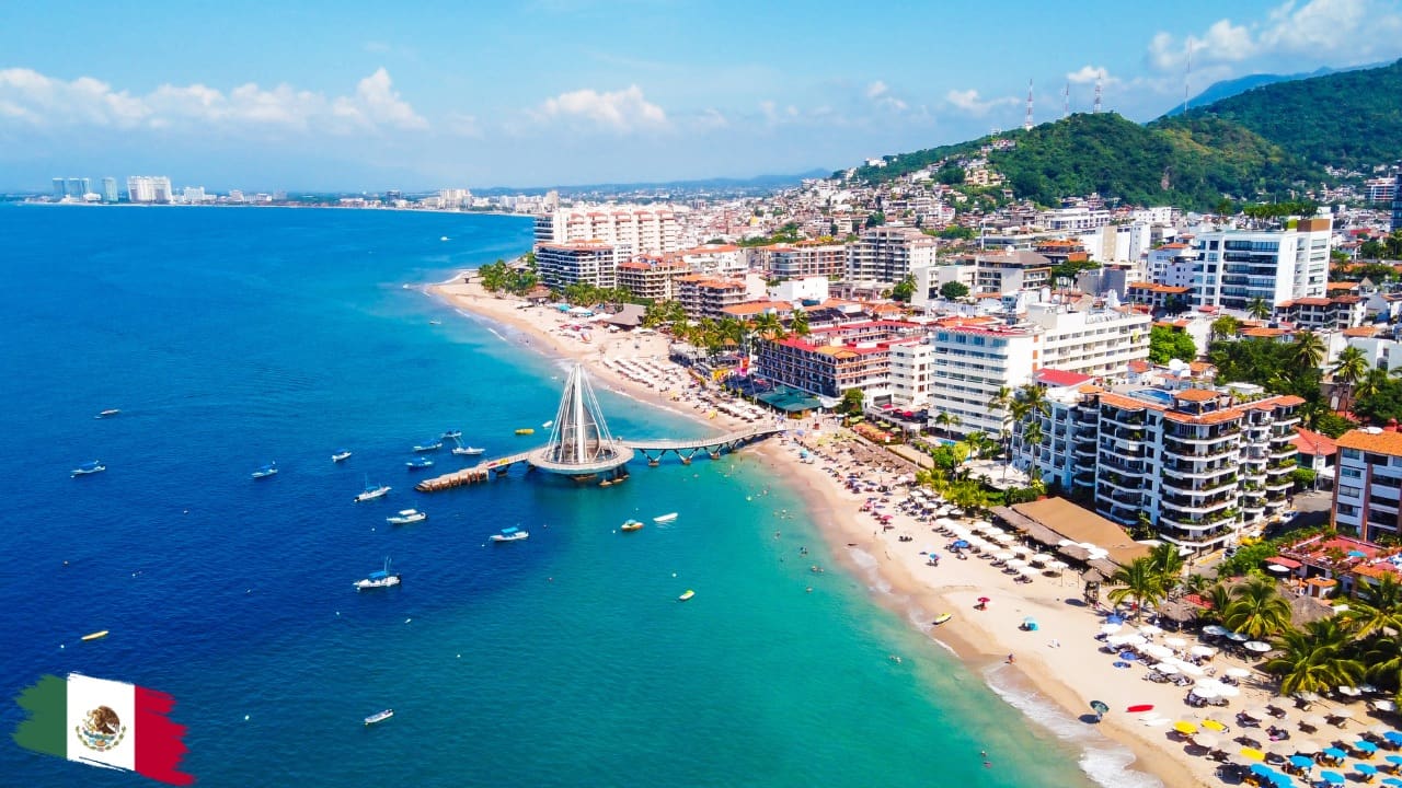 Puerto Vallarta view of real estate and Ocean - 1 Investir dans le marché immobilier à Puerto Vallarta : Guide complet 2025
