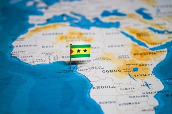 The,Flag,Of,Sao,Tome,And,Principe,In,The,World Épingle De Carte São Tomé Et Príncipe