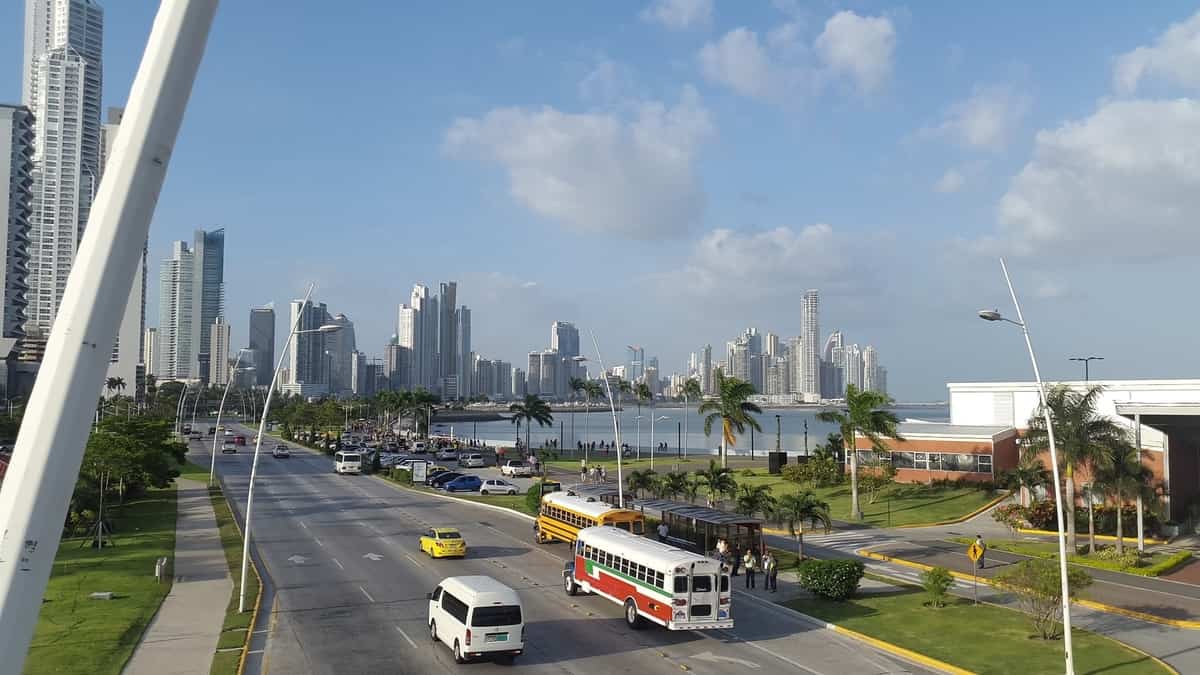 how to obtain residency in panama