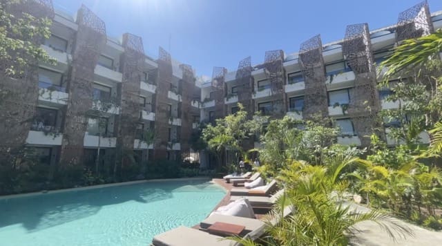 piscine dans batiment tulum