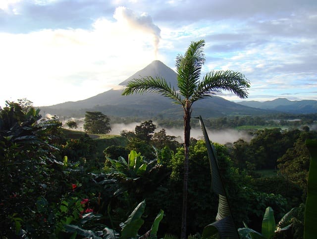 costa rica volcano